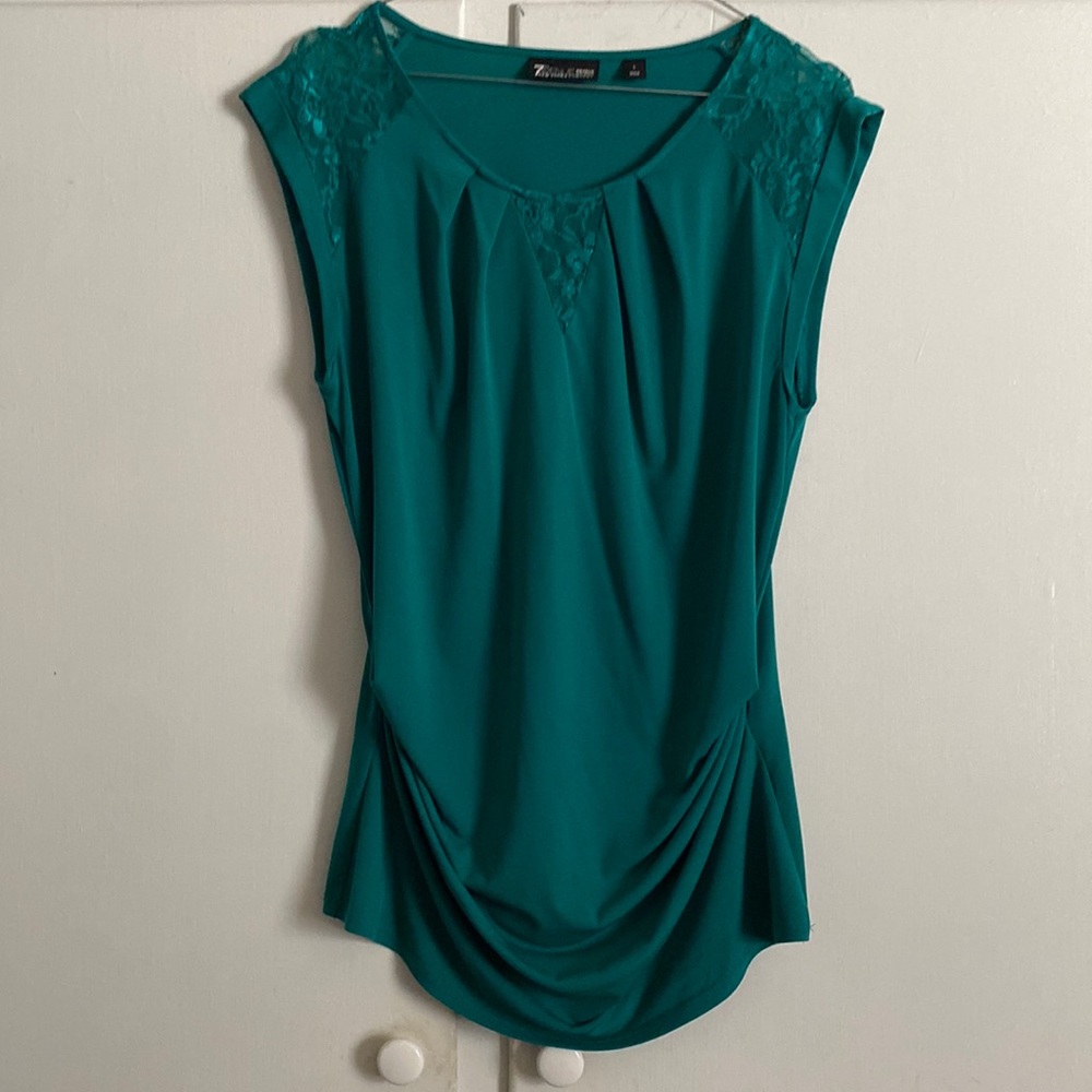 💖 5/$25 New York and Company green stretch blouse